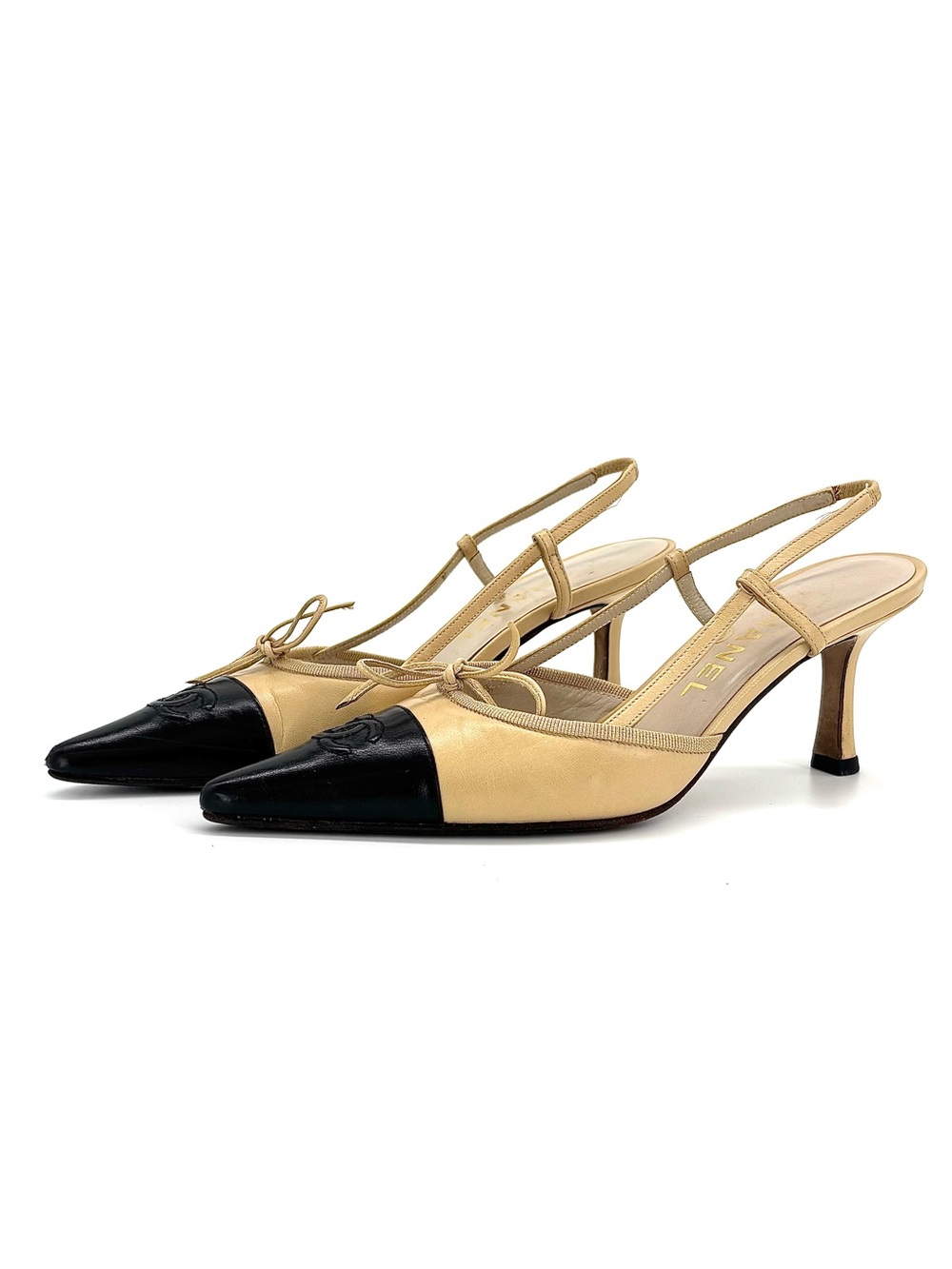 Vintage Chanel Bow Interlocking CC Cap Toe Pointed Toe Slingback Pumps 35.5